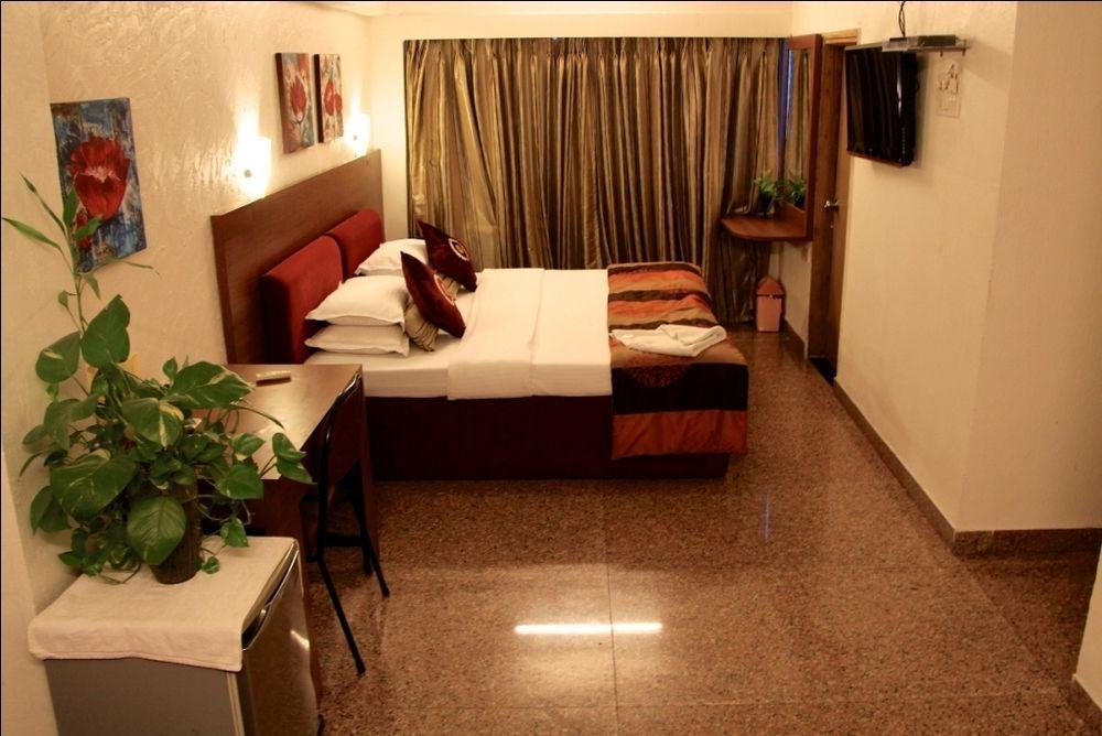 מומביי Hotel Samraj מראה חיצוני תמונה